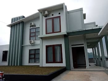 Villa Fahim 2 Puncak 4 Bedroom