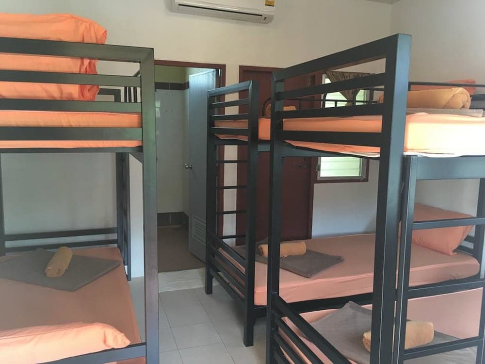 Sea Breeze Backpacker Hostel - Adults Only