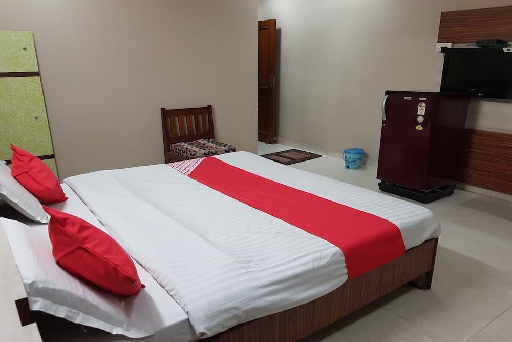 OYO 23649 Hotel Anand