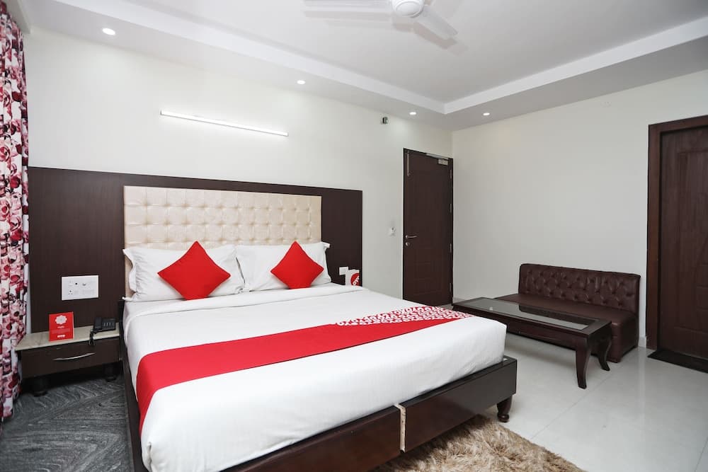 OYO 2295 Hotel Razia Inn