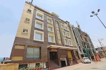 OYO 2295 Hotel Razia Inn