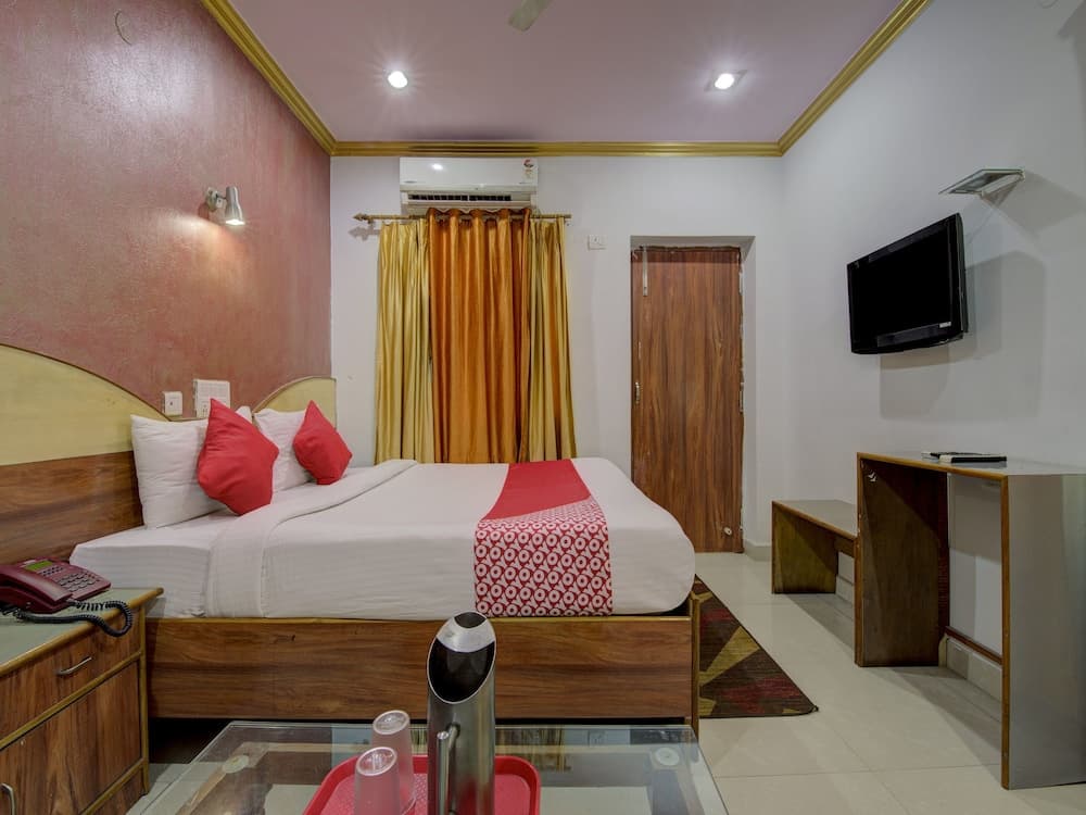 OYO 4275 Hotel Sunraj Residency