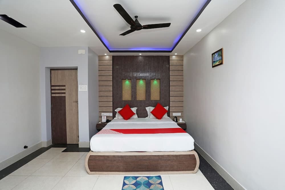 OYO 25006 Hotel Tr Palace