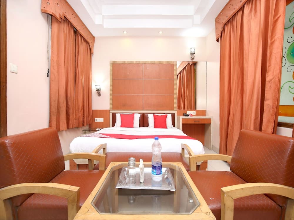 OYO 15906 Hotel Majha Flavours