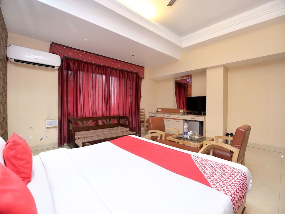 OYO 15906 Hotel Majha Flavours