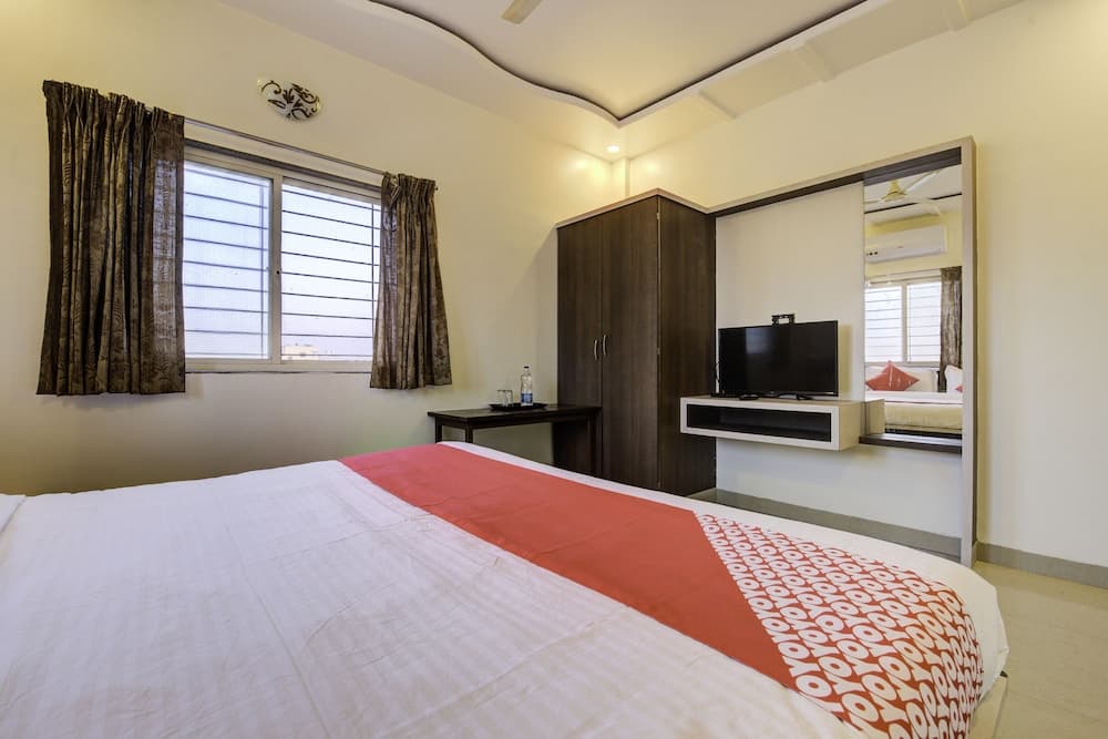 OYO 24125 Hotel Aakash