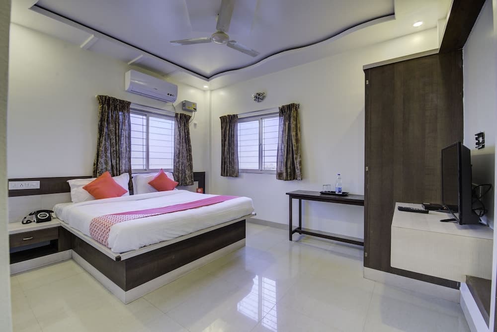 OYO 24125 Hotel Aakash