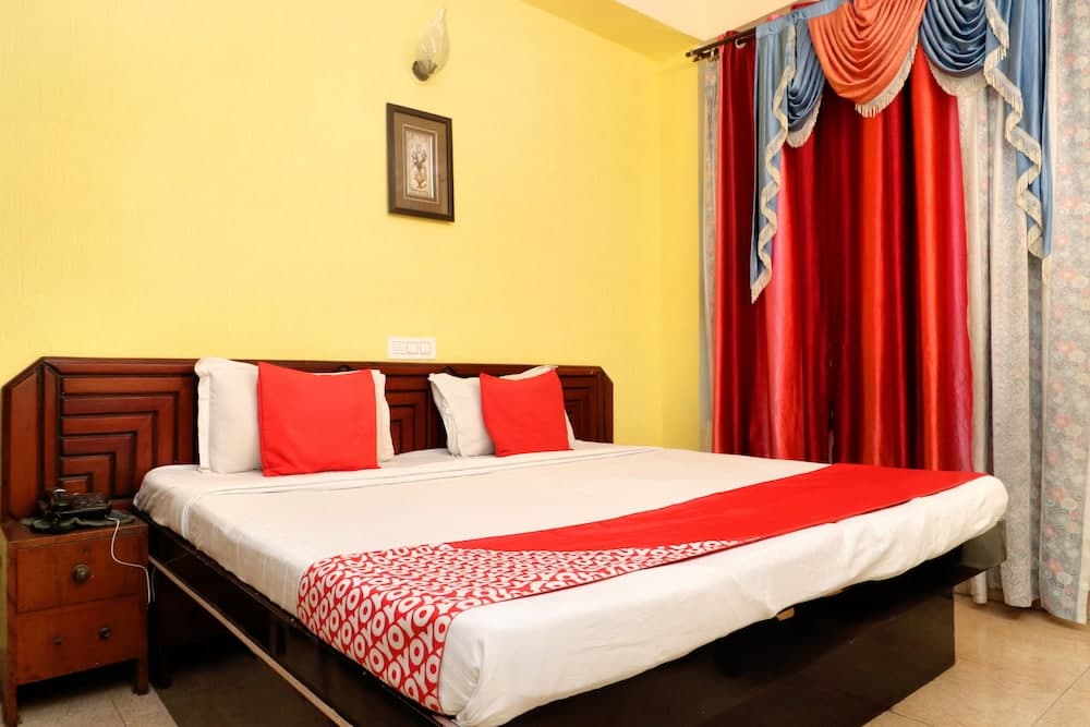 OYO 16098 Hotel Amrit