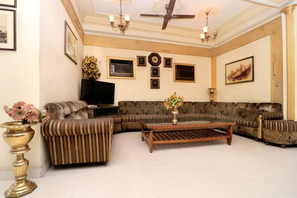 OYO 16098 Hotel Amrit