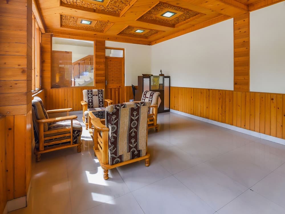 OYO 23371 Solang Holiday Inn