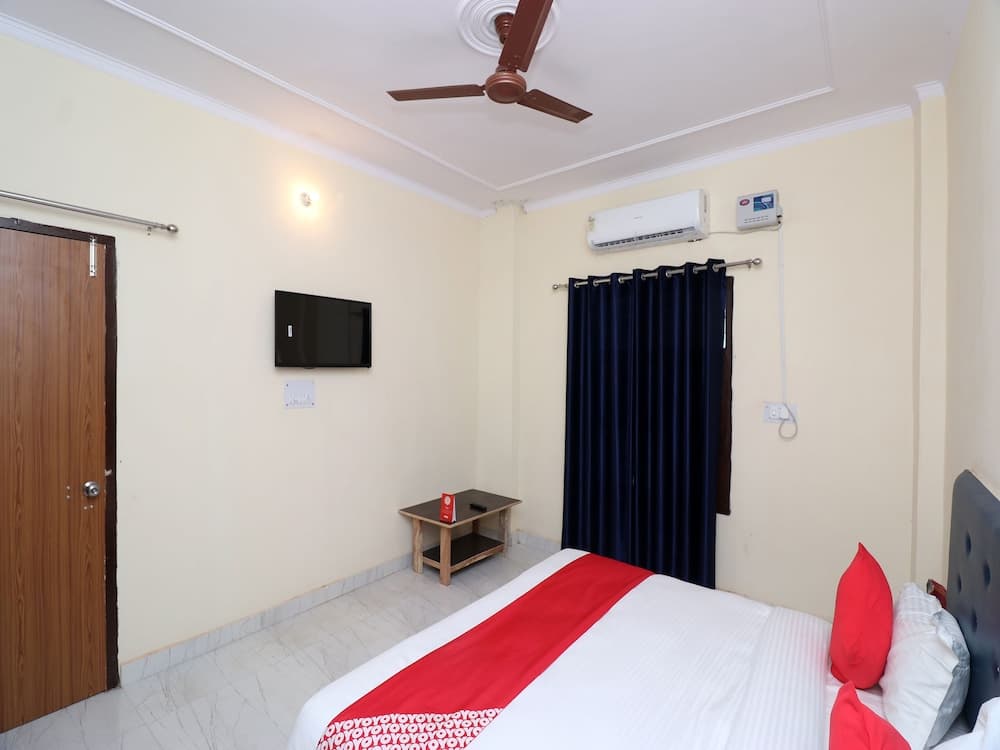 OYO 22917 Cgr Residency