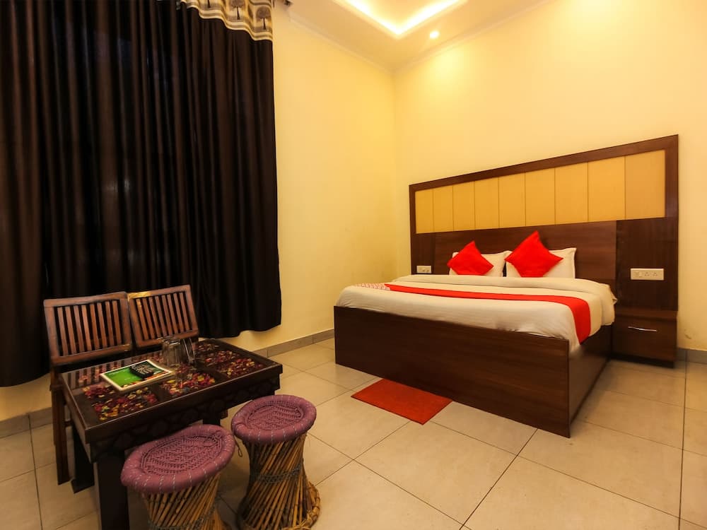 OYO 26596 Hotel Ambika