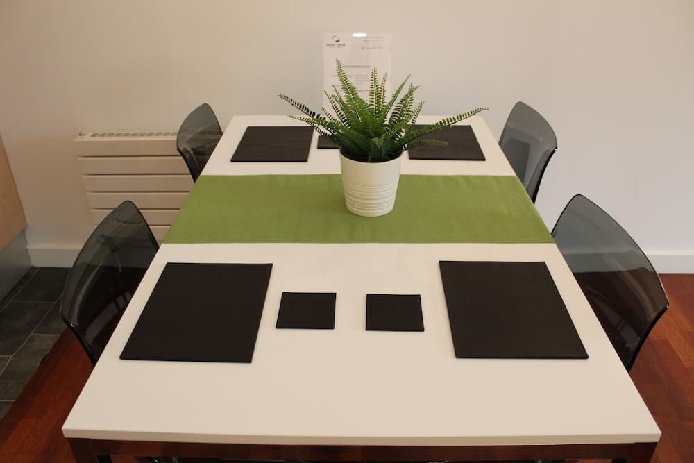 Week2Week Spacious City Centre Apartment with 2 En-suites