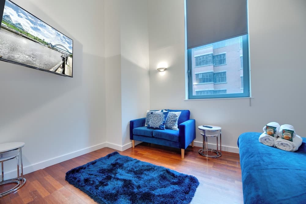 Crown Apartments By Week2Week