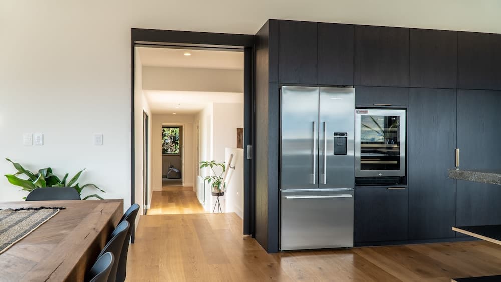 Farrant Drive - Sleeps 8 - Lake & Mountain Views - Modern & Stylish