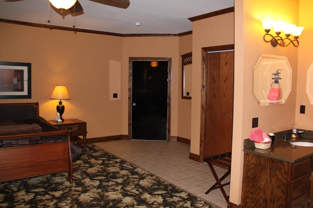 Caldwell Messenger Suites