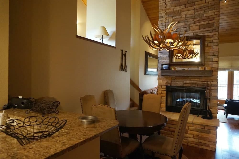 2 Bedroom Ski in, Ski out Luxury Residence Located on Fanny Hill in the Heart of Snowmass Village
