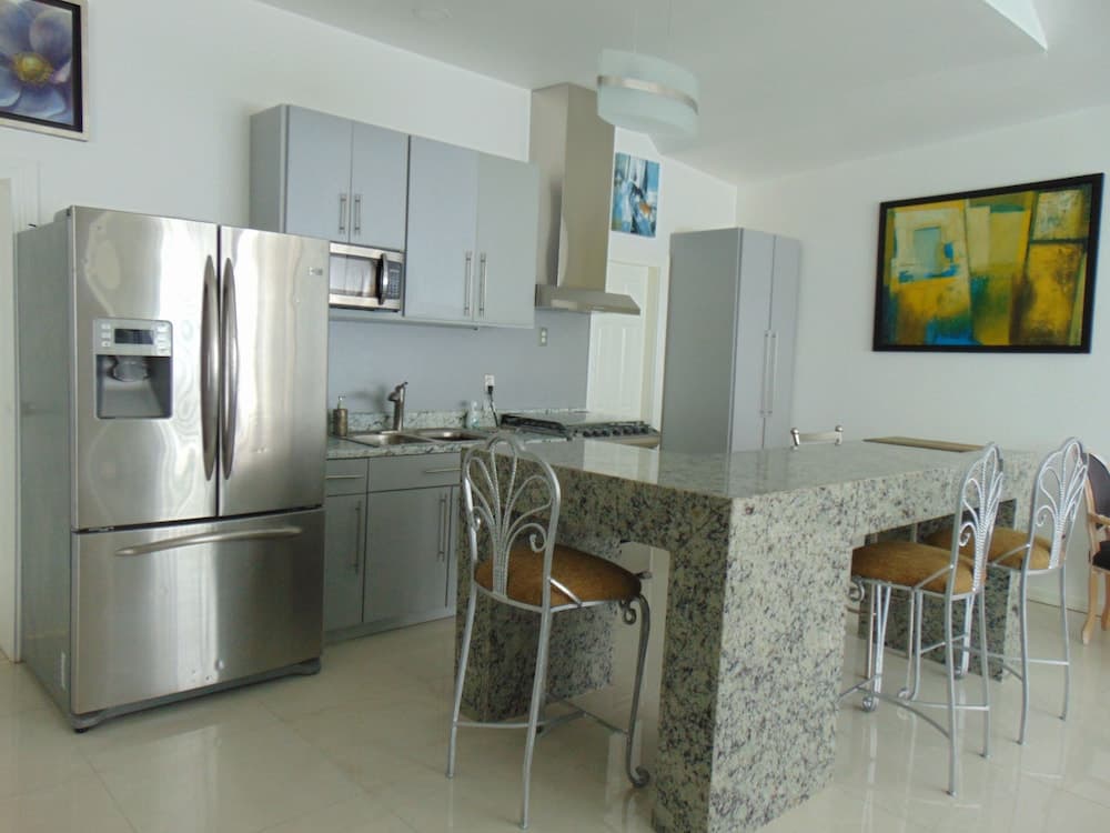 Modern Townhome Prime Location