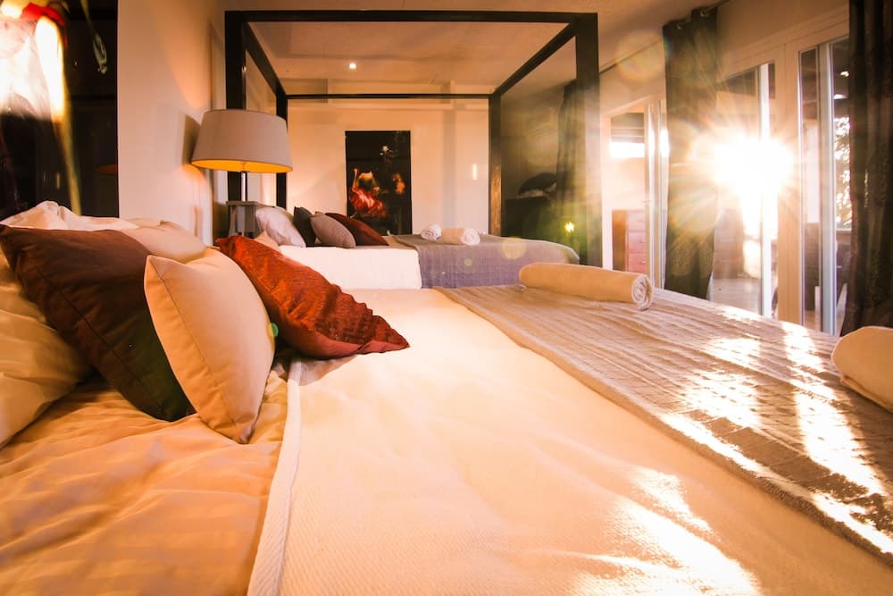 Villa The Rock Legends