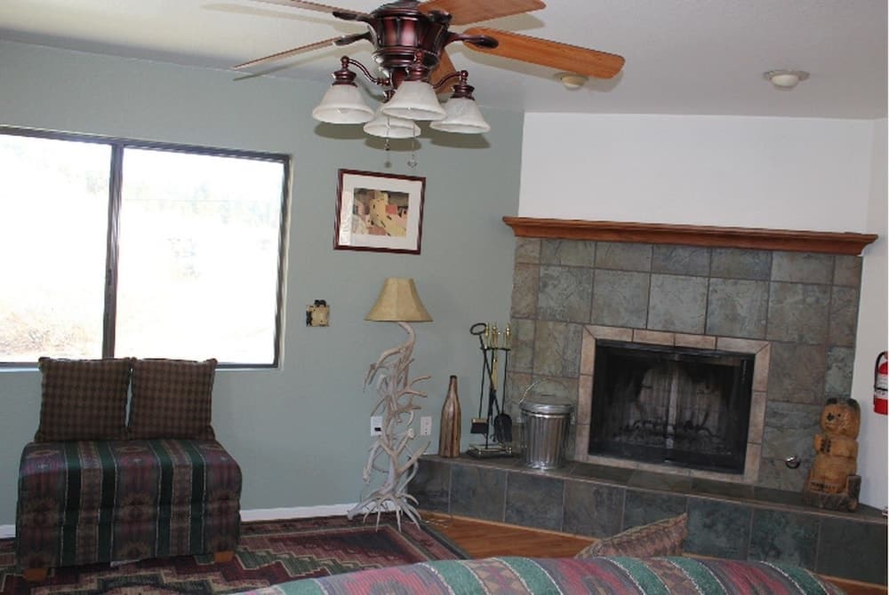 Moonridge Den- One Bedroom