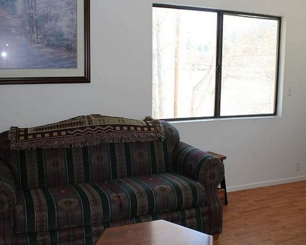 Moonridge Den- One Bedroom