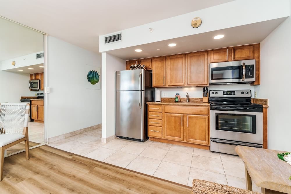 Royal Kahana 702 Studio Bedroom Condo by RedAwning