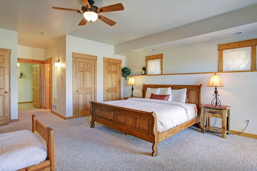 Nisa Mountain 36 2 Bedroom Condo by RedAwning