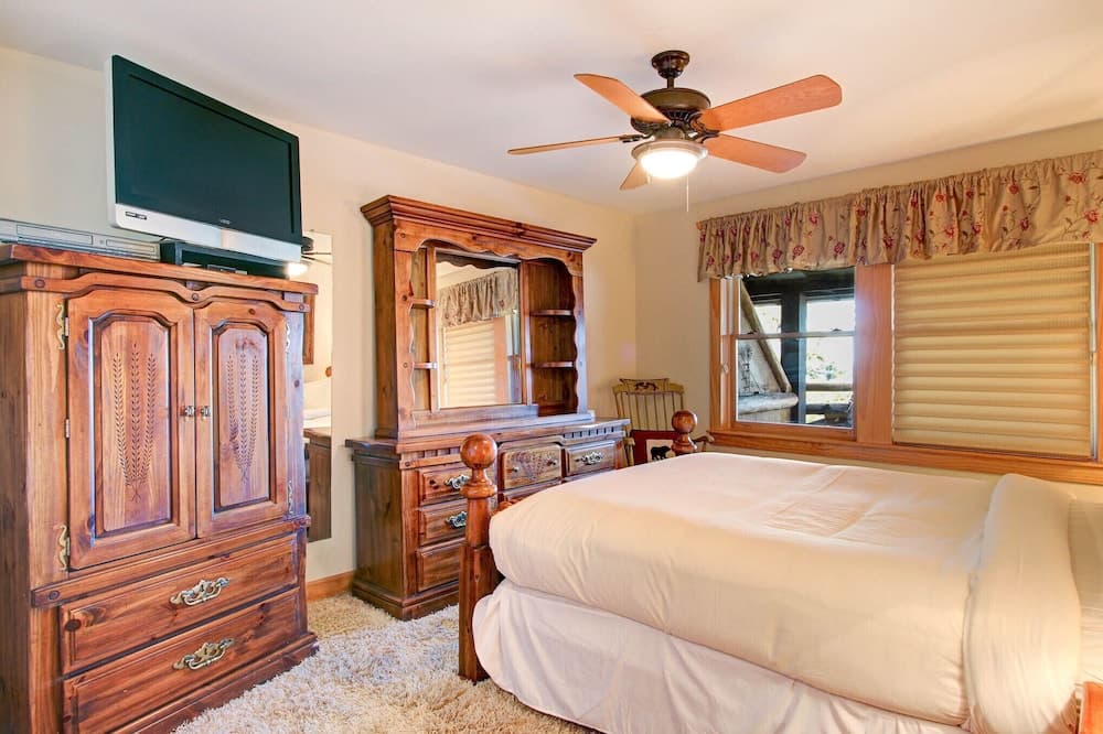 Snowdrift Peak 203 2 Bedroom Condo by RedAwning