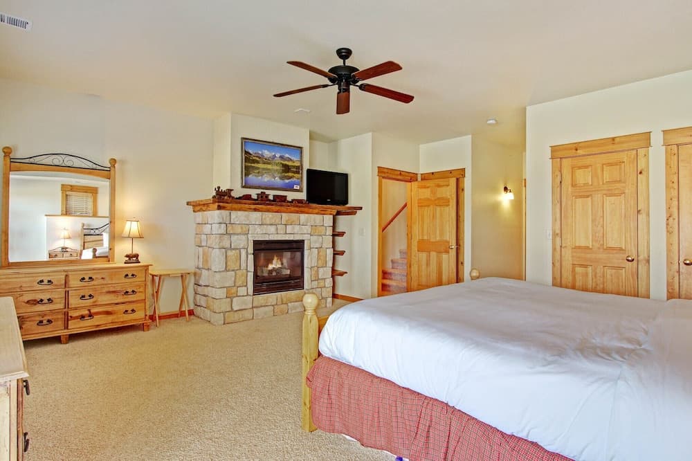 Mount Acoma 38 2 Bedroom Condo by RedAwning