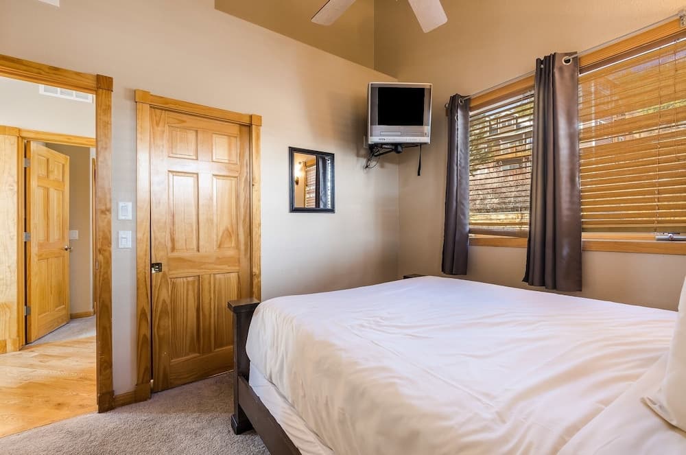 Andrews Peak 14a 2 Bedroom Condo by RedAwning