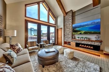 Luxury Three Bedroom  Steps From Heavenly Village Condo by RedAwning