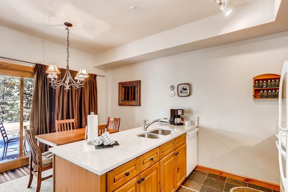 Seasons 1836 - 1 Br Condo