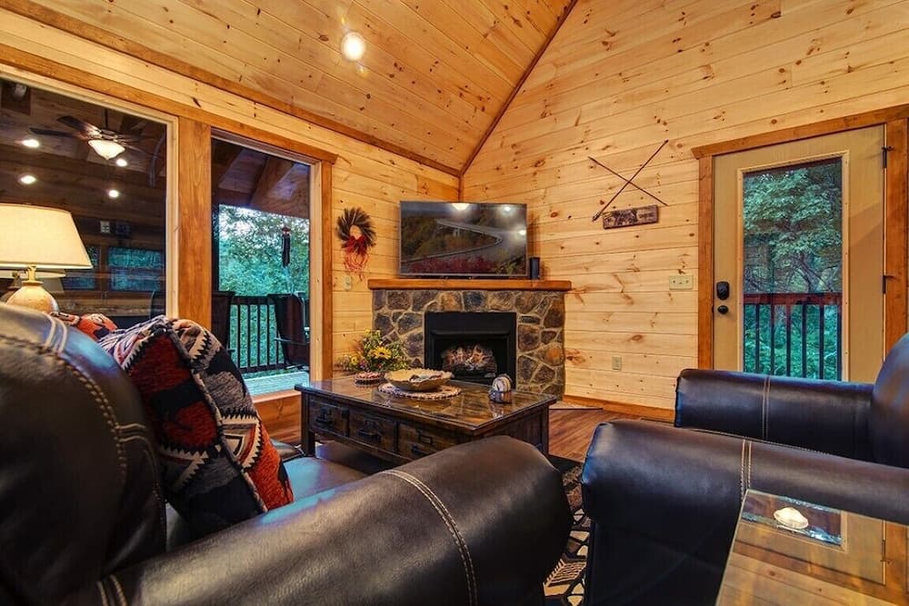 Cherokee Wind - 1 Bedrooms, 1 Baths, Sleeps 4 Home by RedAwning