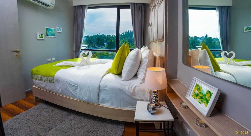 6th Avenue Phuket Surin - by Holy cow