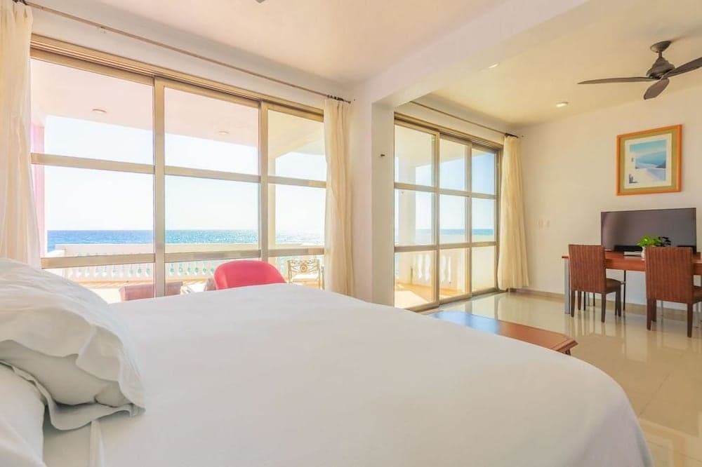 Villa Elena - Entire Property