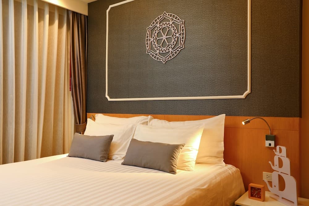 The Aristo Beach by Holy Cow 318