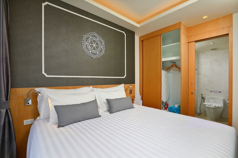 The Aristo Beach by Holy Cow 318