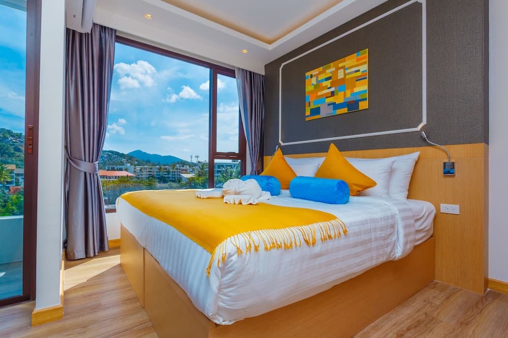 The Aristo Beach Front 713 by Holy Cow