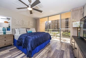 Royal Kahana 318 Studio Bedroom Condo by RedAwning