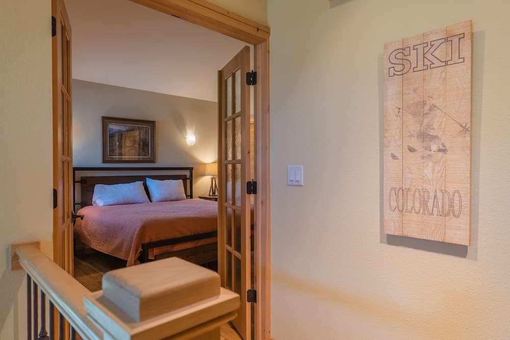 Private Home With A Beautiful Mountain Vista - Woods24 by RedAwning