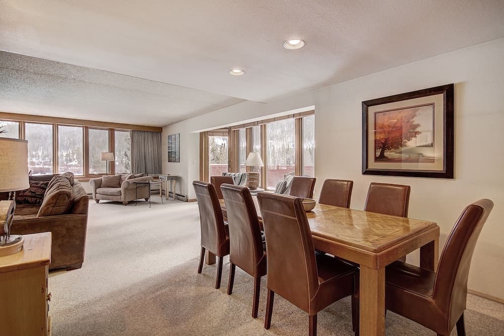 1777 Decatur 2 Bedroom Condo by RedAwning