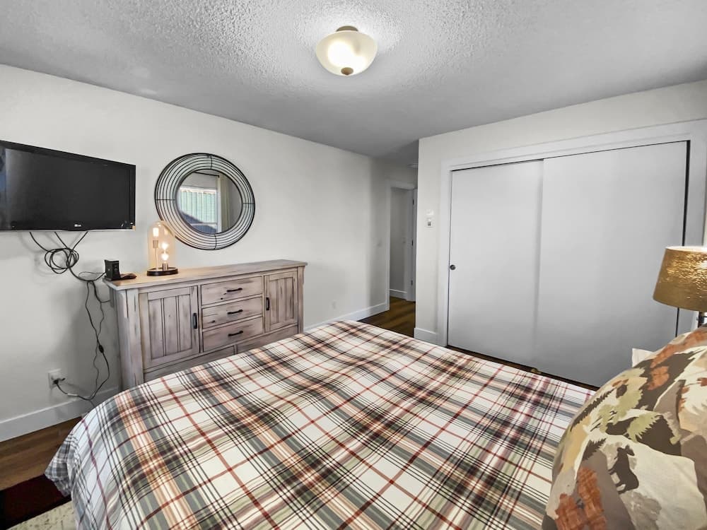 Tyra Summit A2e/f 4 Bedroom Condo by RedAwning