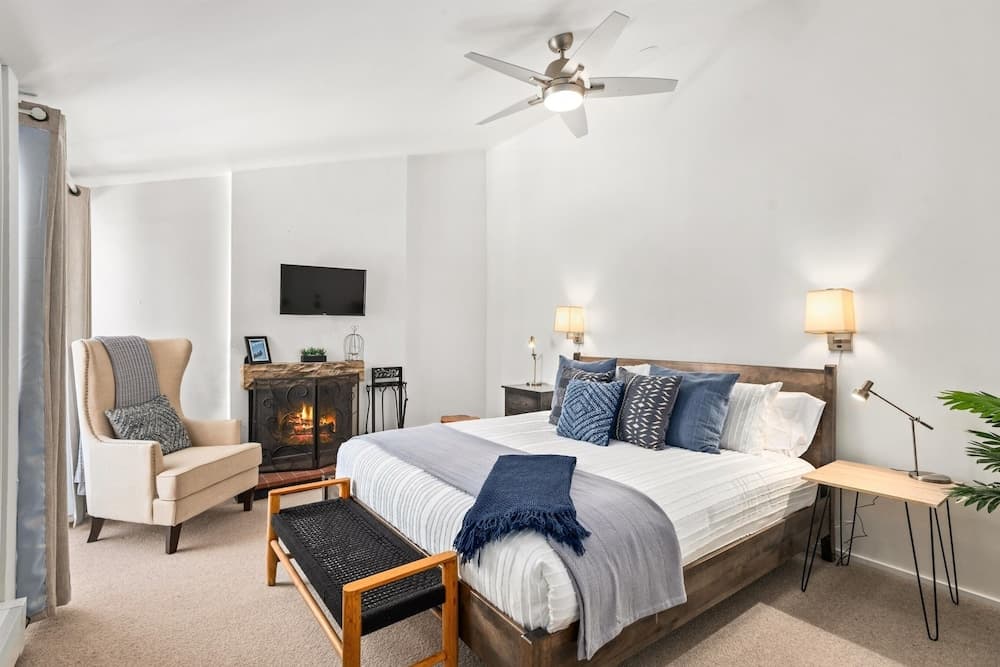 60 Fall Lane Sonnenblick #3 4 Bedroom Townhouse by RedAwning