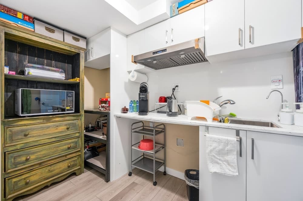 Orchid House near Vancouver YVR Airport