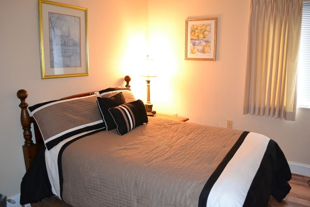 City View 411 3BD Condo with Fireplace by RedAwning