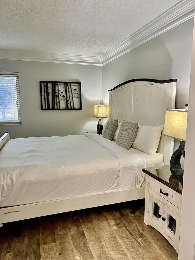 Newly Renovated 102 2BD Condo with Riverview Balcony by RedAwning