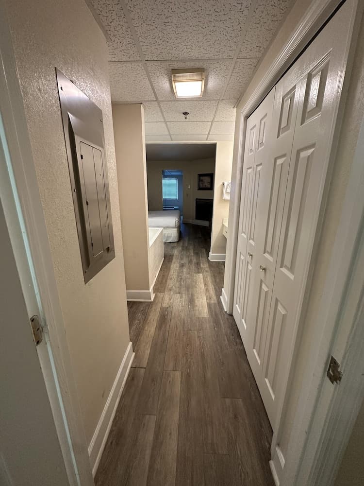 509 1bd 1 Bedroom Condo by RedAwning