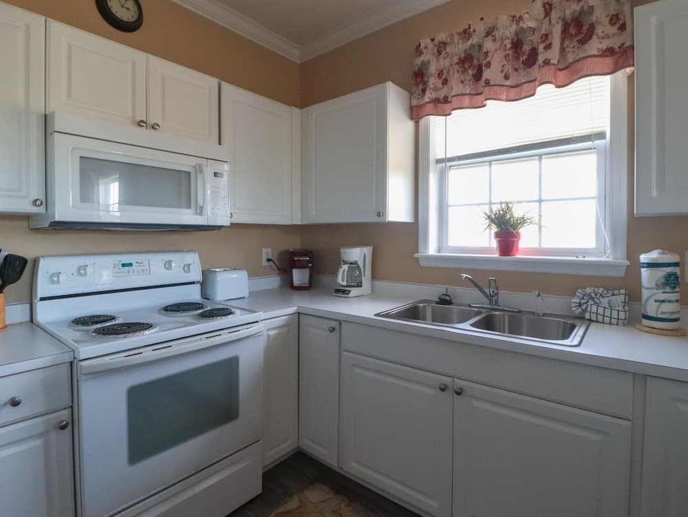 Ironwood #931 2 Bedroom Condo by RedAwning