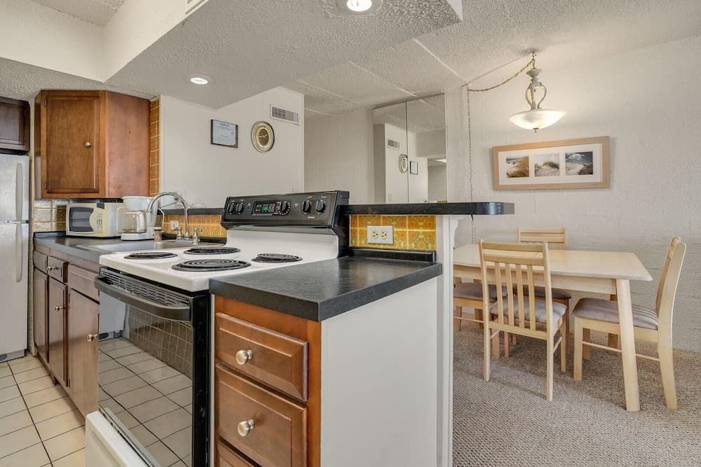 Polynesian 502 1 Bedroom Condo by RedAwning