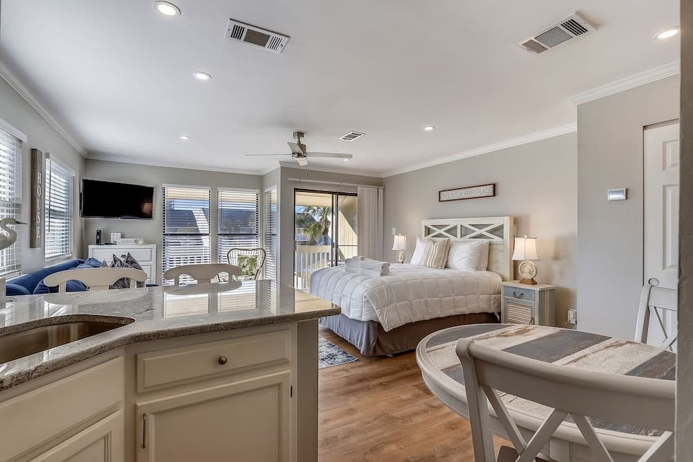 Sandpiper Cove 8208 Studio Bedroom Condo by RedAwning